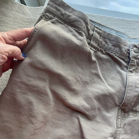 Columbia Tan Cargo Shorts, Size 38 - Picture 8 of 13